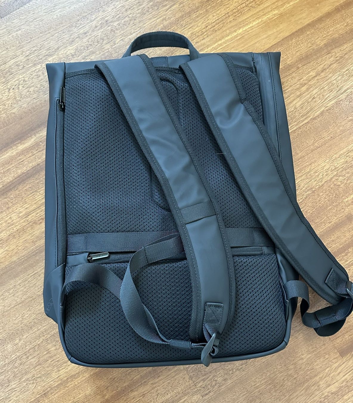 Sacs à dos: Moderner schwarzer Rucksack – wasserabweisend & stylisch – D'occasion à Auw par Xcom 1