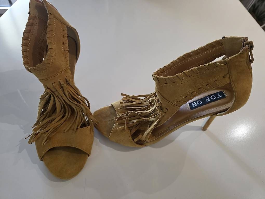 Scarpe da donna: Boho Sandalen Heels Gr. 41 senfgelb – Usato da Luzern venduto da Donky_king 2