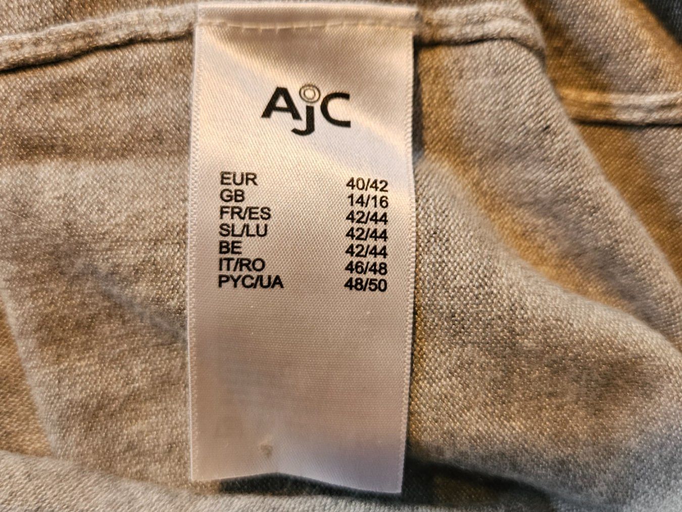 Pulls & Sweat-shirts: AJC Strickpullover, grau mit Volants, Grösse 40/42 – D'occasion à Wettingen par Sk8ertomda 7