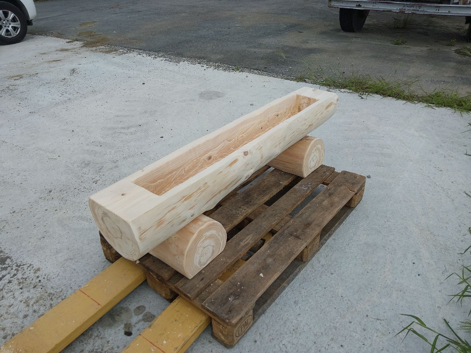 Vasi per fiori: Blumentrog aus Tanne Rundholz – Nuovo (secondo la descrizione) da Affoltern am Albis venduto da ret_6x6z 4