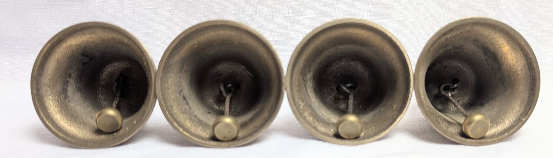 Campanacci mucche: 4er Set Glocken - Glocke – Nuovo (secondo la descrizione) da Wängi venduto da ABIZONE-86 4