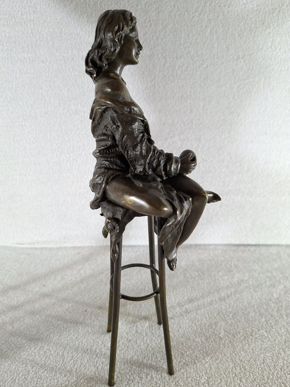 Sculture & Statue: Bronze  Dame auf Stuhl ein Apfel in der Hand – Usato da Grindelwald venduto da carro5 1