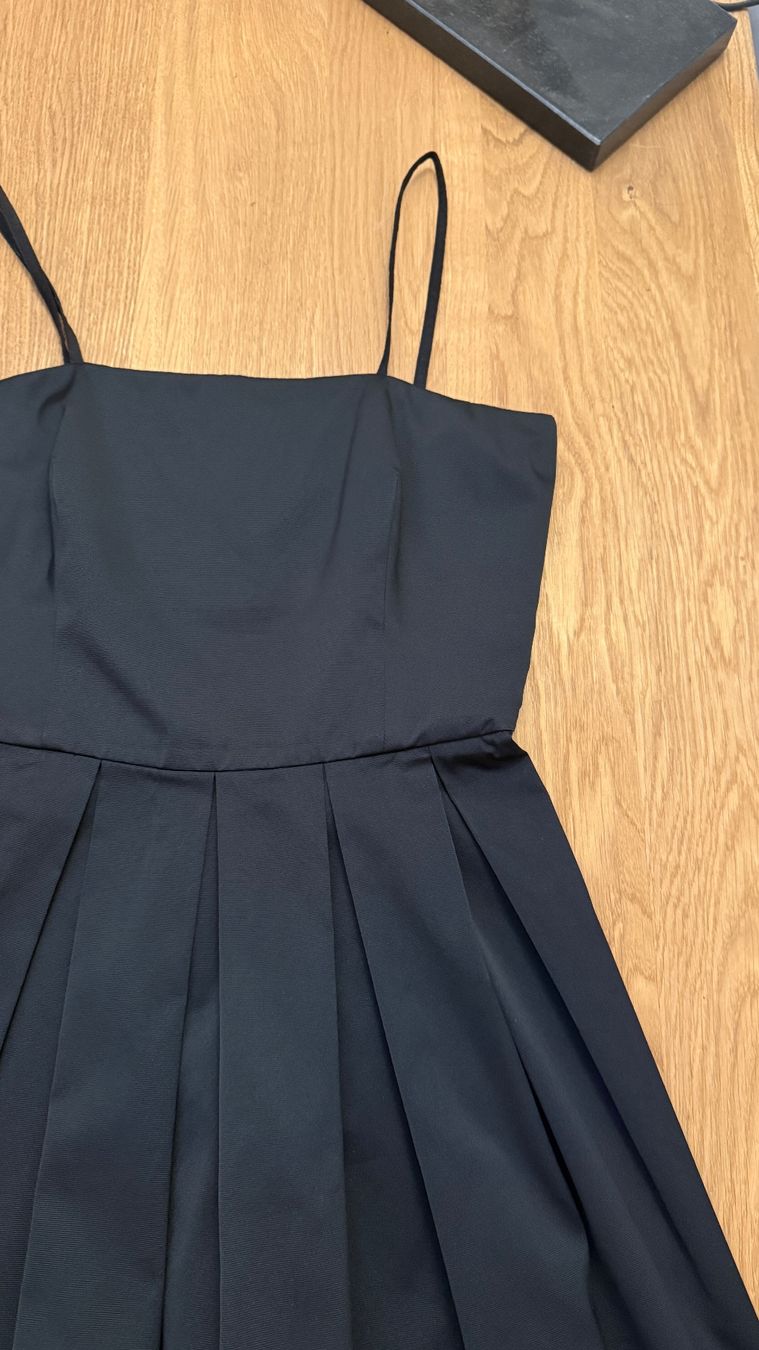 Max Mara Kleider: Klassisches MAX MARA KLEID schwarz Coco Abendkleid – Gebraucht aus Faulensee von Liebes_Kind_2019 1