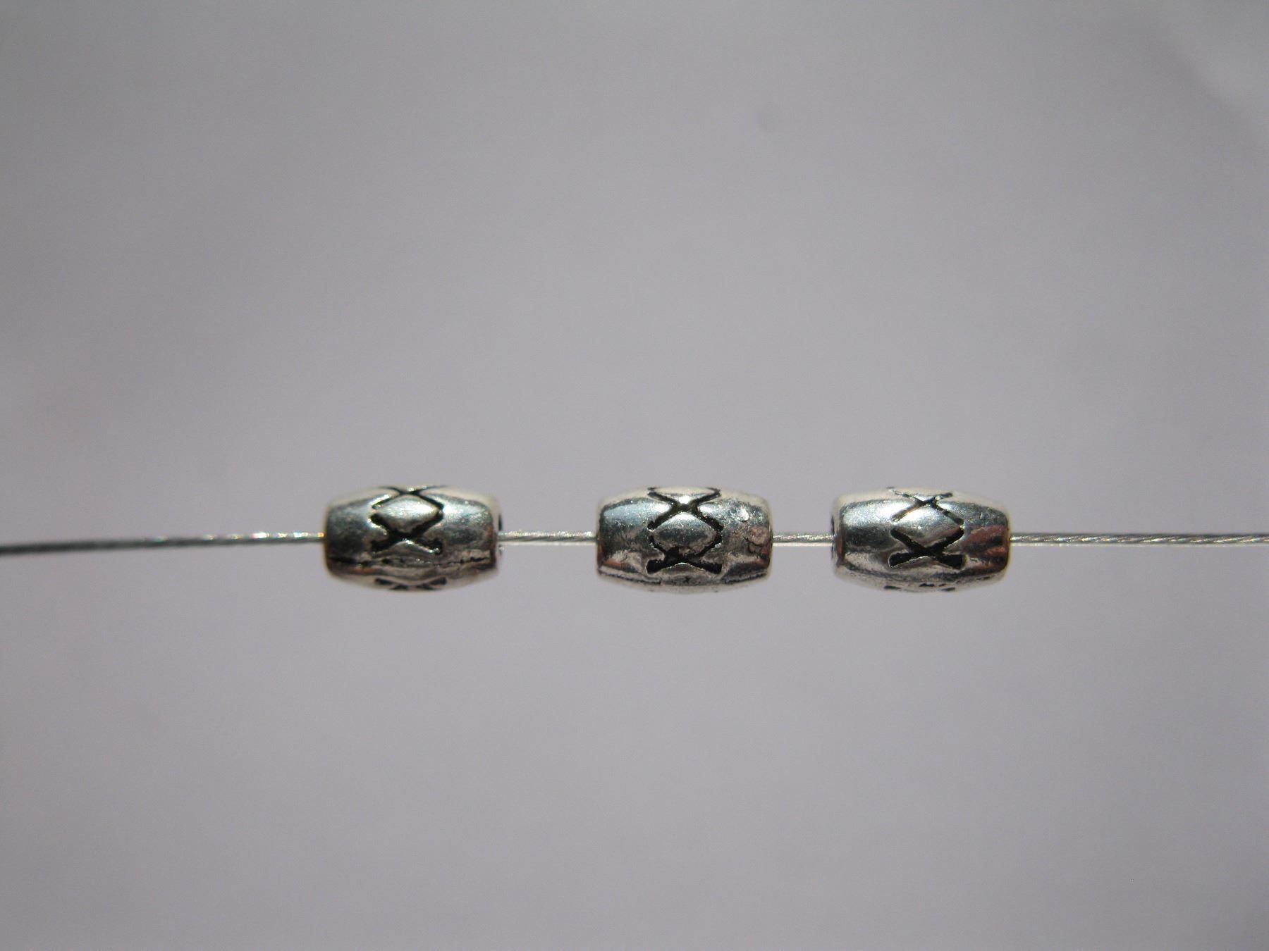 Perle (finte): 100 Metallperlen gemustert, 6x3mm – Nuovo e nell'imballaggio originale da St. Margarethen TG venduto da LuanaKa