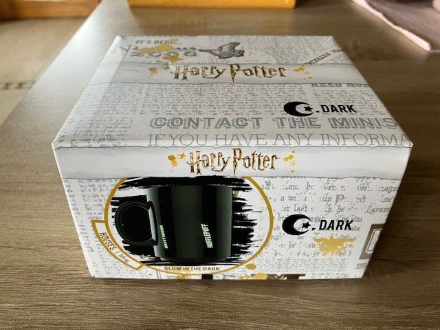 Tazze: Mug Harry Potter "Houses" neuf – Nuovo e nell'imballaggio originale da Les Ponts-de-Martel venduto da Jolisa