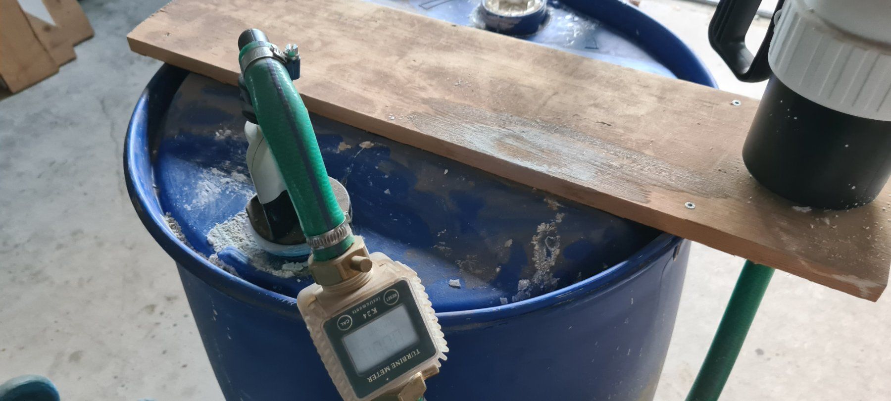Tutti gli attrezzi: Wassertank mit Pumpe und Durchflussmesser gebraucht – Usato da Aarwangen venduto da Gaffeli 1
