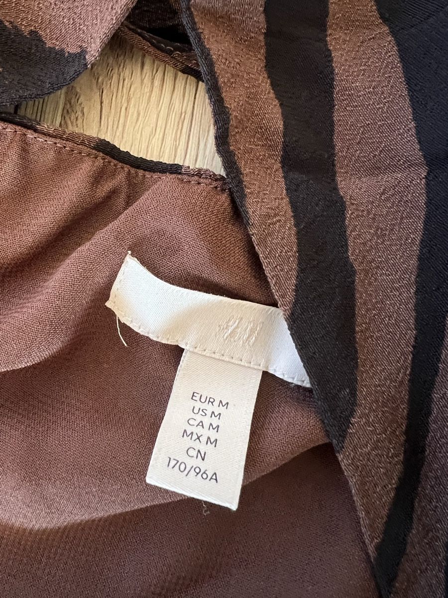 H&M Vestiti: Jolie robe 100% viscose H&M – Usato da La Chaux-de-Fonds venduto da GabrielaKlein 3