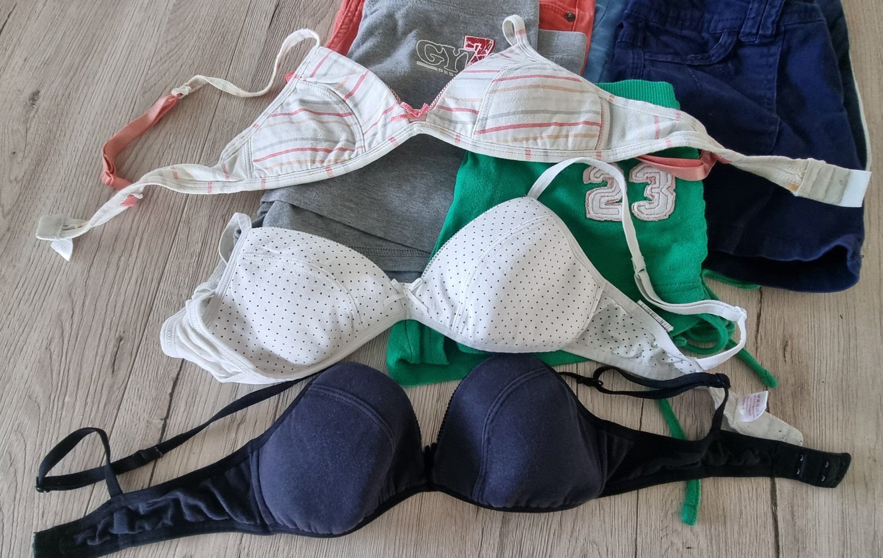 Lotti & Set di vestiti: Kleiderpaket für Mädchen gr.152 – Usato da Grossdietwil venduto da GNOM313 1