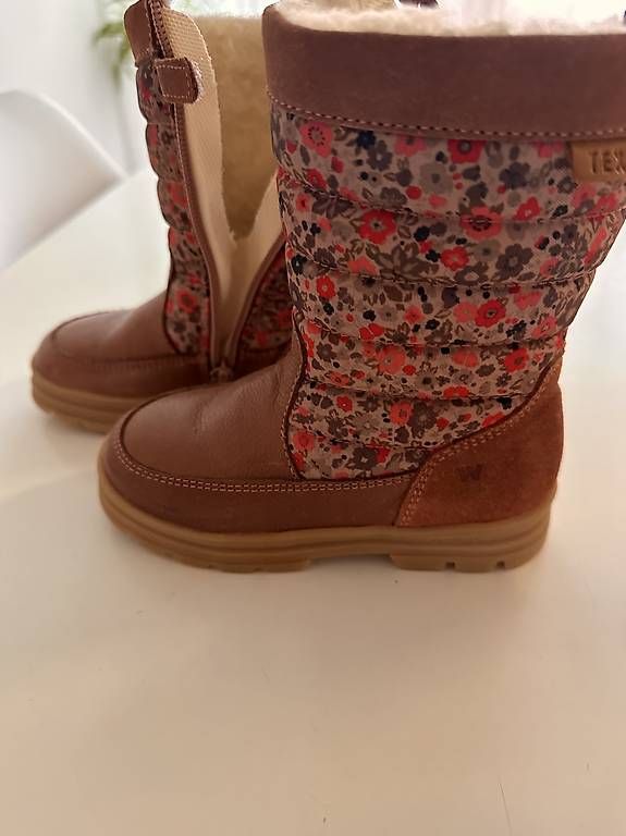 Schuhe für Mädchen: Kinderstiefel mit Blumenmuster  NEU  – Gebraucht aus Neuenhof von lpa_j6rr