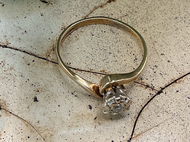 Bagues: Vintage 9ct Goldring mit Diamant – D'occasion à luzern par Alpendorf1 2