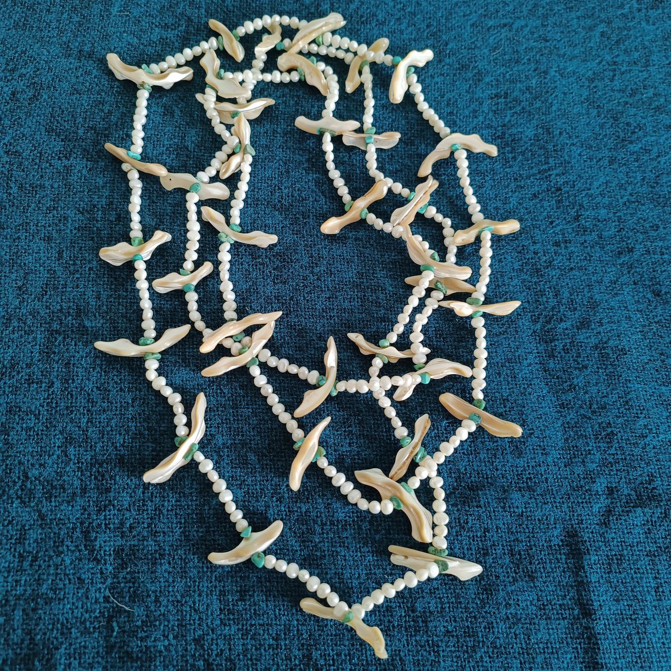 Catenine: Elegante Perlenkette mit Perlmutt und Türkis – Usato da Birr venduto da sen_8djr 7