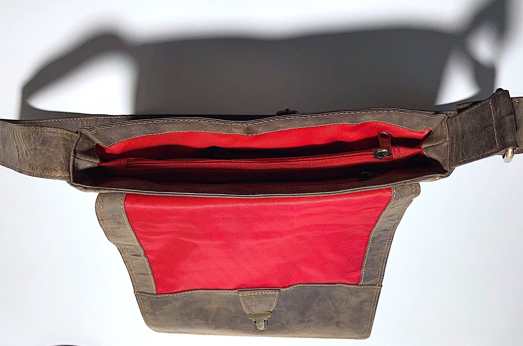 Taschen für Damen: Umhängetasche Gianni Conti – Gebraucht aus Richterswil von Aep 2