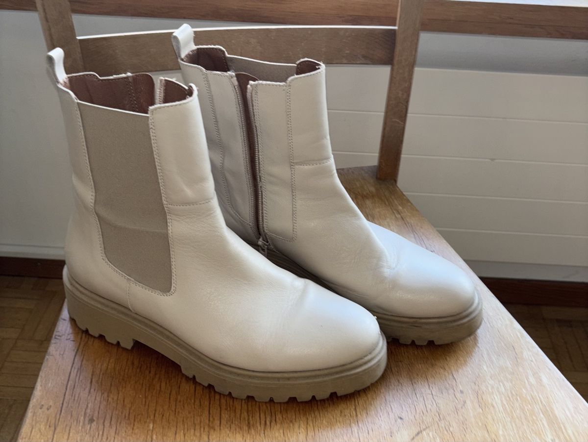 Scarpe da donna: Stylish Cream Leather Ankle Boots - Size 40 – Usato da Zürich venduto da yoshi27 2