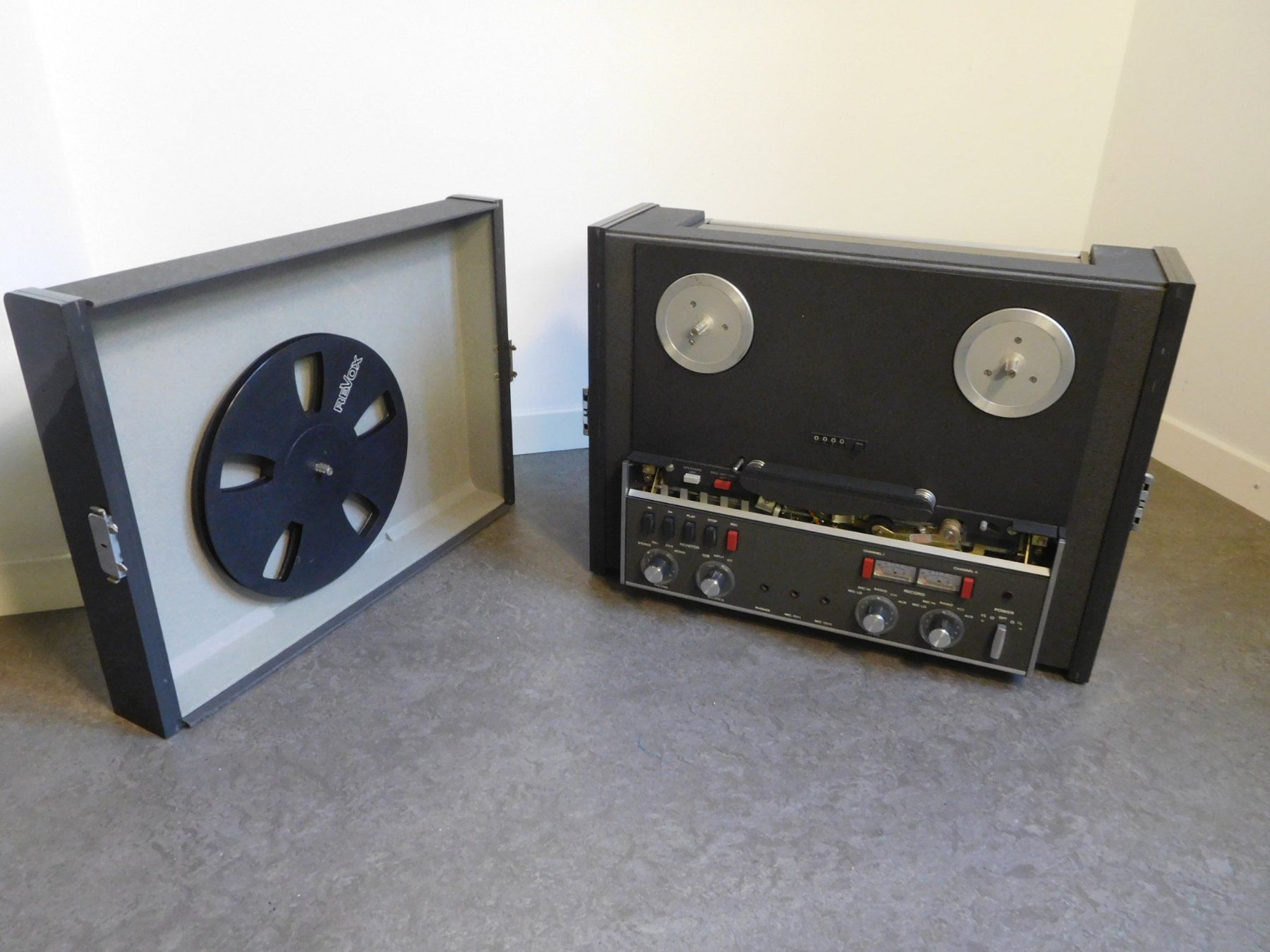 Revox Apparecchi a nastro: Revox A77 MKIII, tragbares Koffergerät – Usato da Zürich venduto da 123kauf 5