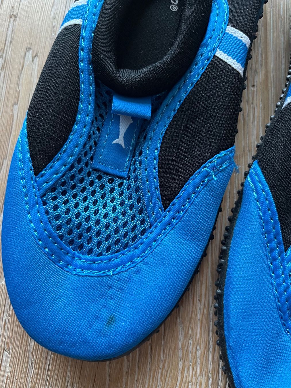 Scarpe per ragazzi: Badeschuh Grösse 33 – Usato da Aarburg venduto da cha_6t8j 2