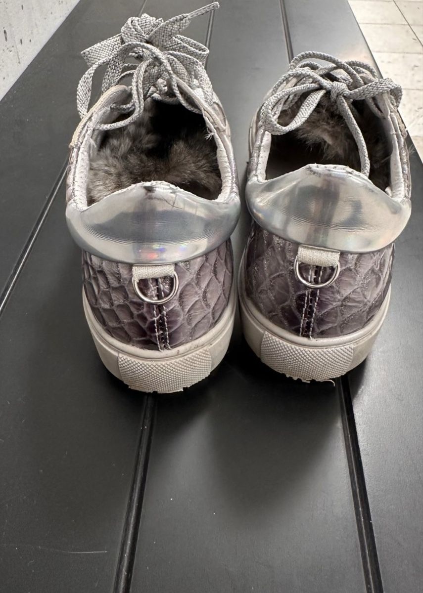 Scarpe da donna: Silberne Damen Sneakers mit Fell, Grösse 36 – Usato da Biberist venduto da dja_chx8 3