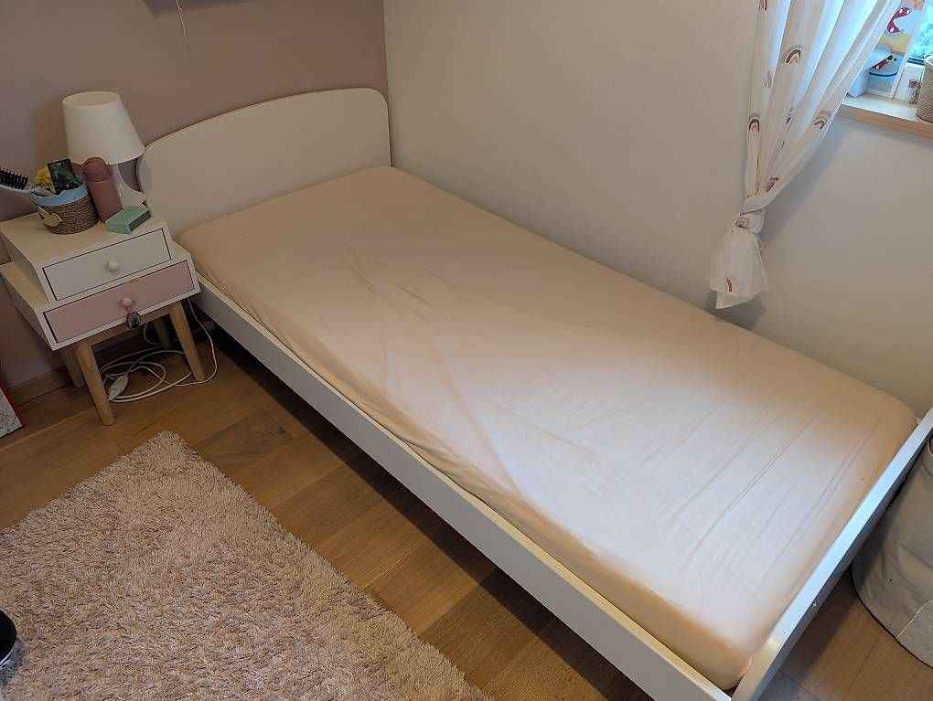Letti: Armoire + lit + table de nuit – Usato da St-Barthélemy VD venduto da juj_9lk7 1