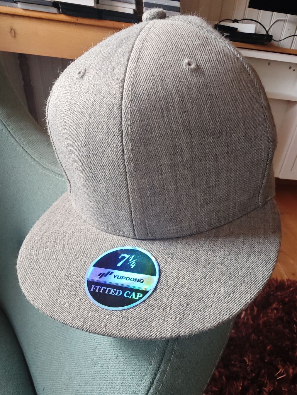 Altro in  Abbigliamento & Accessori: cape (fitted Cap) 7 1/4 in hellgrau – Usato da Engwang venduto da mumbi88