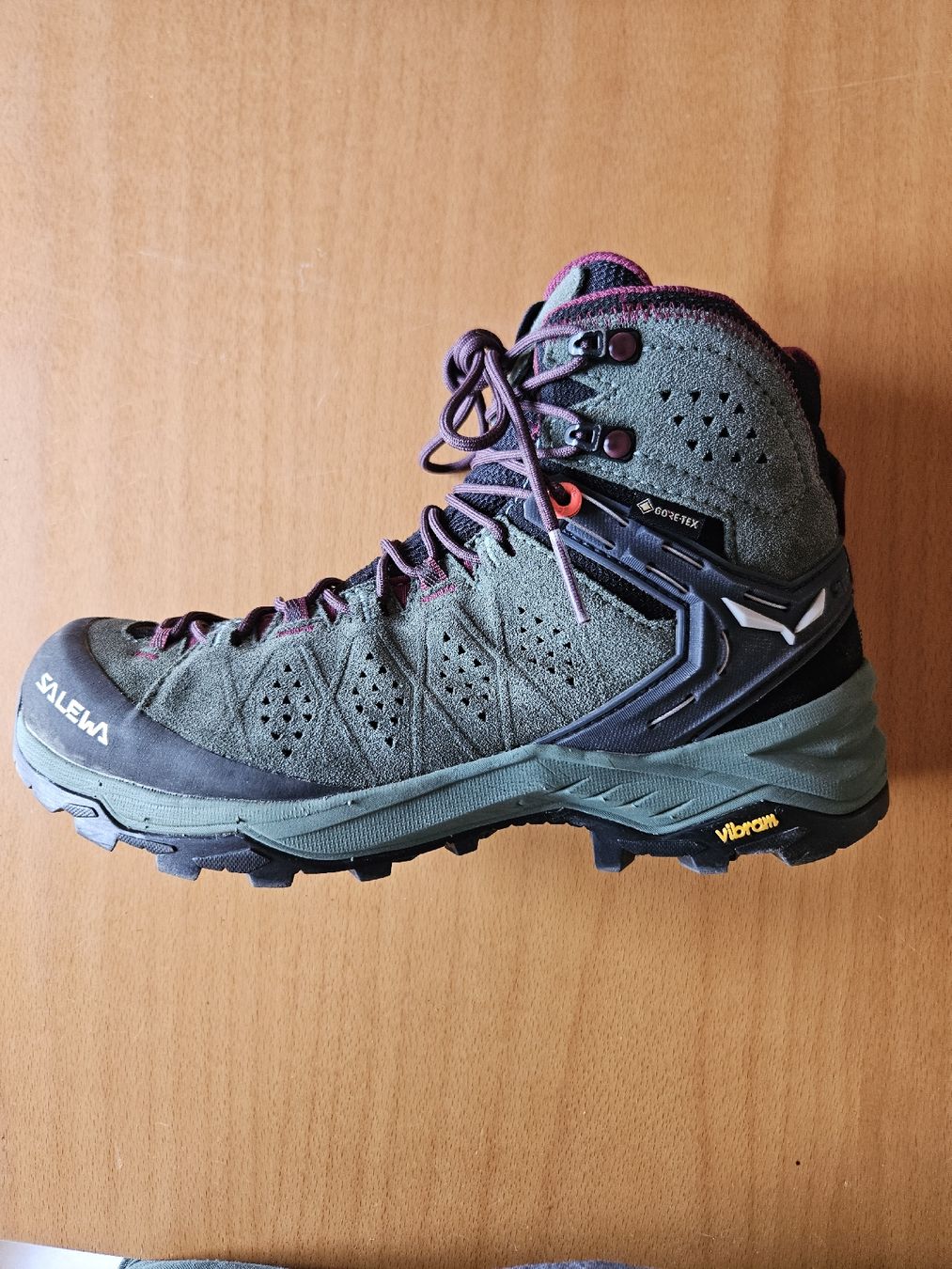 Salewa Scarpe da donna: Salewa WS Alp Trainer 2 Mid GTX Wanderschuhe Gr. 38.5 – Nuovo (secondo la descrizione) da Gutenburg venduto da Andle219 1