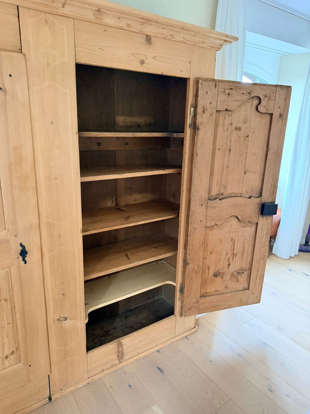 Armadi: Antiker Schrank 18. JH – Usato da Gümligen venduto da hakunamatata17 2