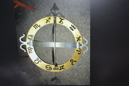 GROSSE HANDGESCHMIEDETE SONNENUHR EISEN/MESSING