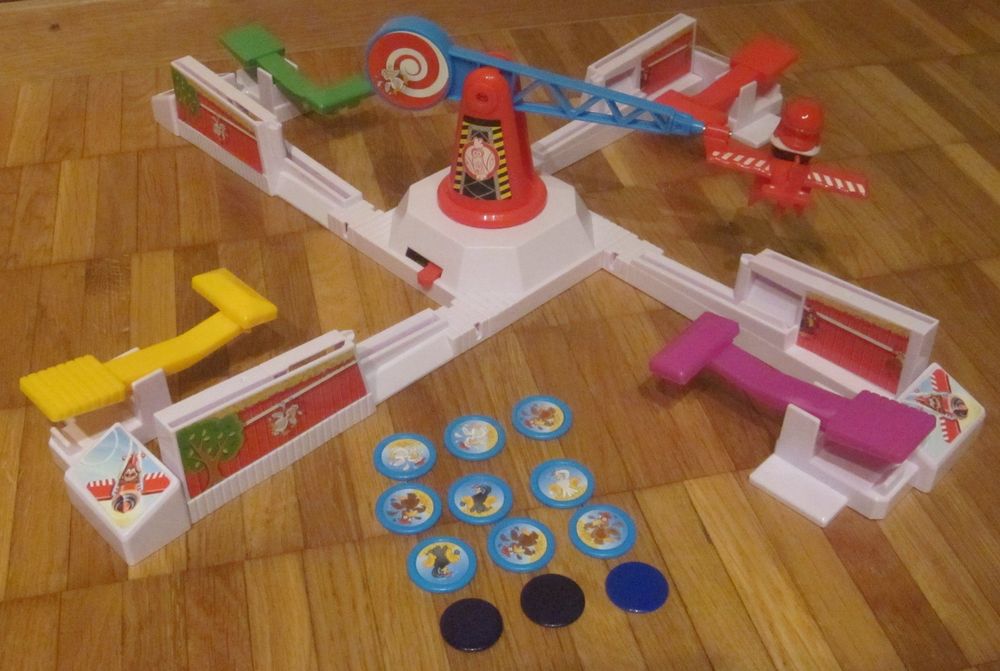 Hasbro Looping Louie Kids Game - Battery Powered 3D Party Fun For 2-4 Players, Ages 4+