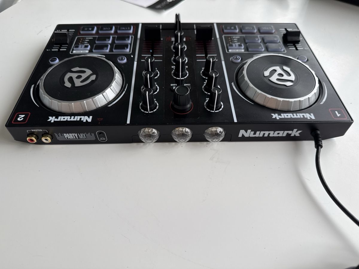 Numark Platines de mixage: Numark Party Mix  – D'occasion à La Neuveville par leo_h5jb 1