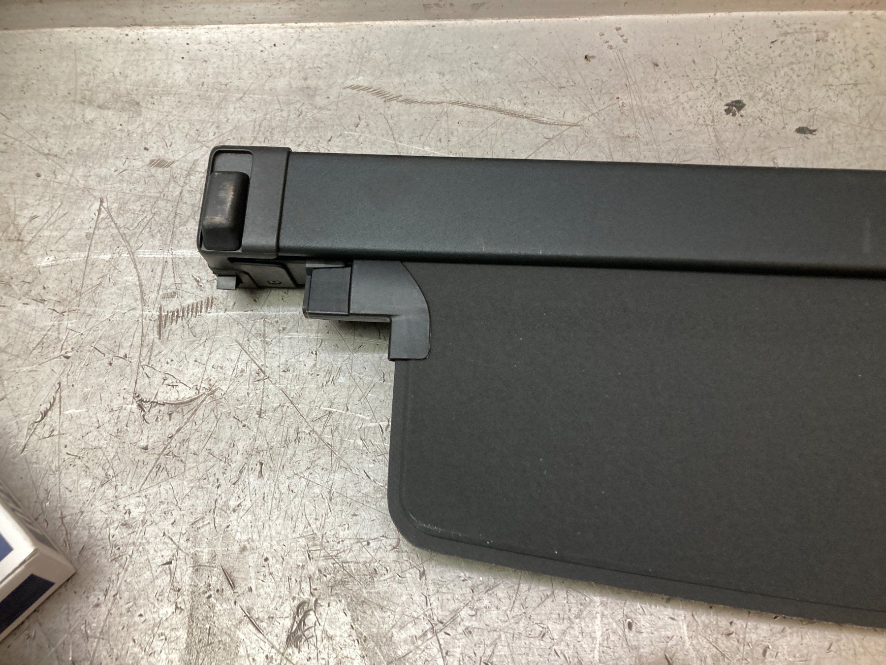 Volvo Tutti pezzi di ricambio auto: Volvo XC90 Gepäckraumabdeckung / Laderaumabdeckung – Usato da Cham venduto da WB2223 1