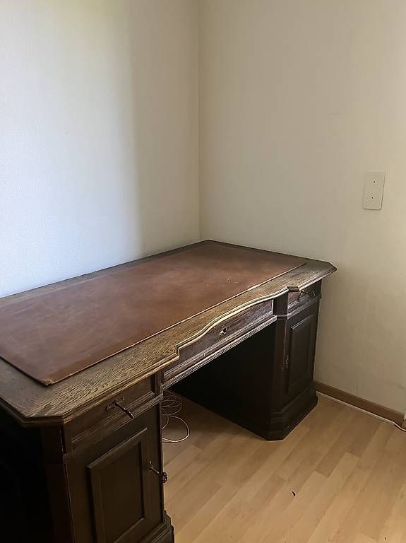 Bureaux: Antiker Schreibtisch – D'occasion à Bern par Zejay