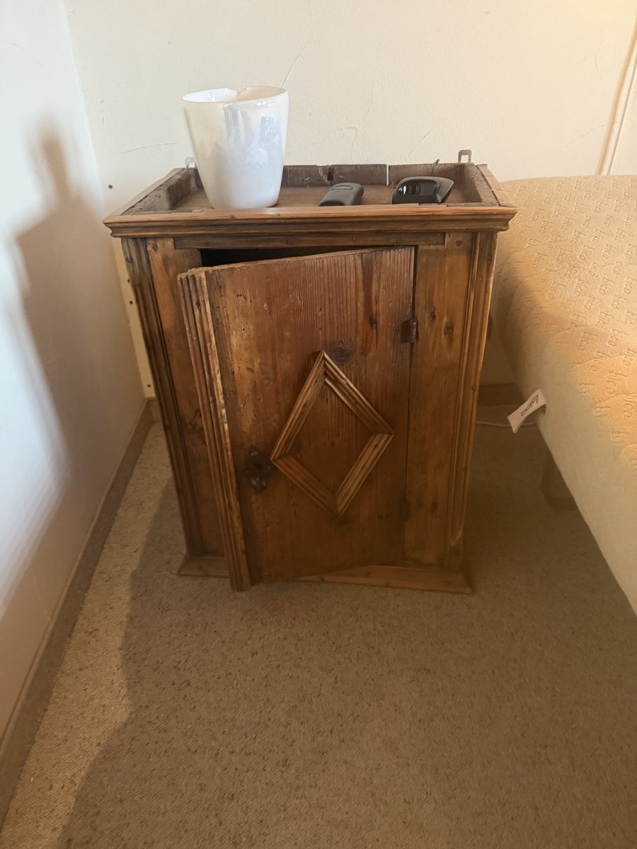Commodes: Alte Möbel  – D'occasion à Kollbrunn par Jani2015