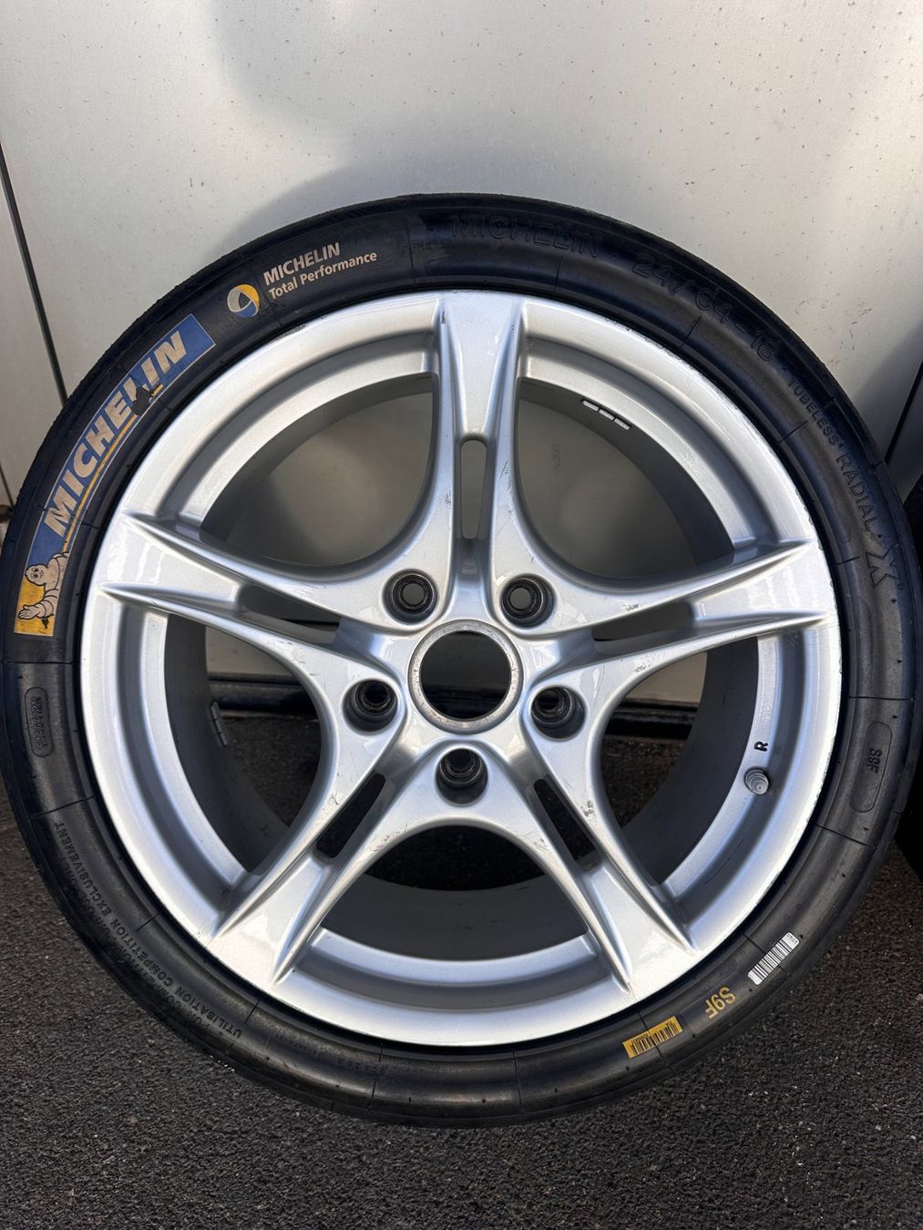 Porsche Pneus & Kompletträder: Porsche Cayman/Boxster 987 Originalfelgen – Gebraucht aus Winterthur von Tiara 1