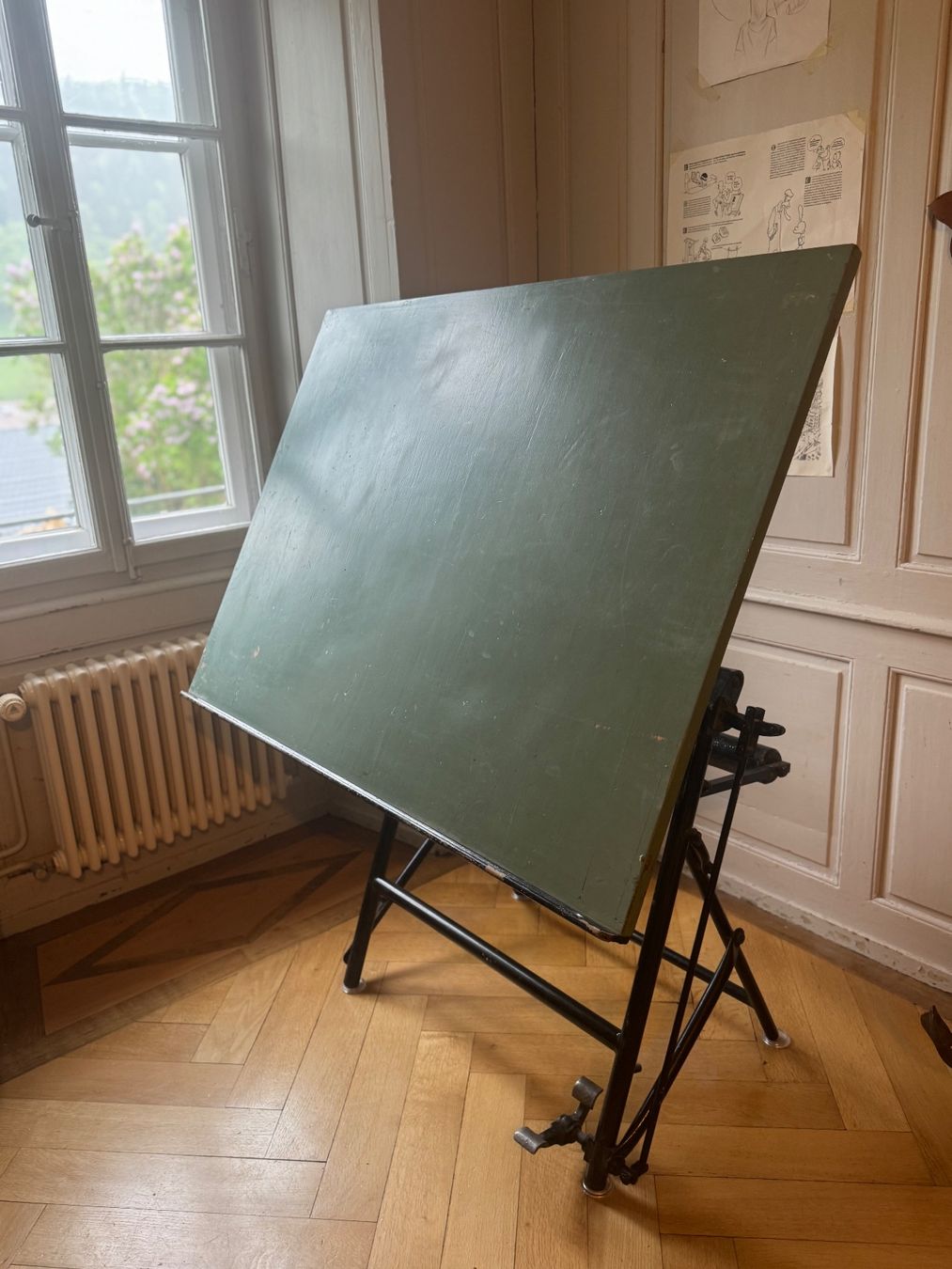 Tavoli: Table à dessin ancienne / sublime et parfait etat – Nuovo (secondo la descrizione) da Arnex-sur-Orbe venduto da cameleonfringant 3