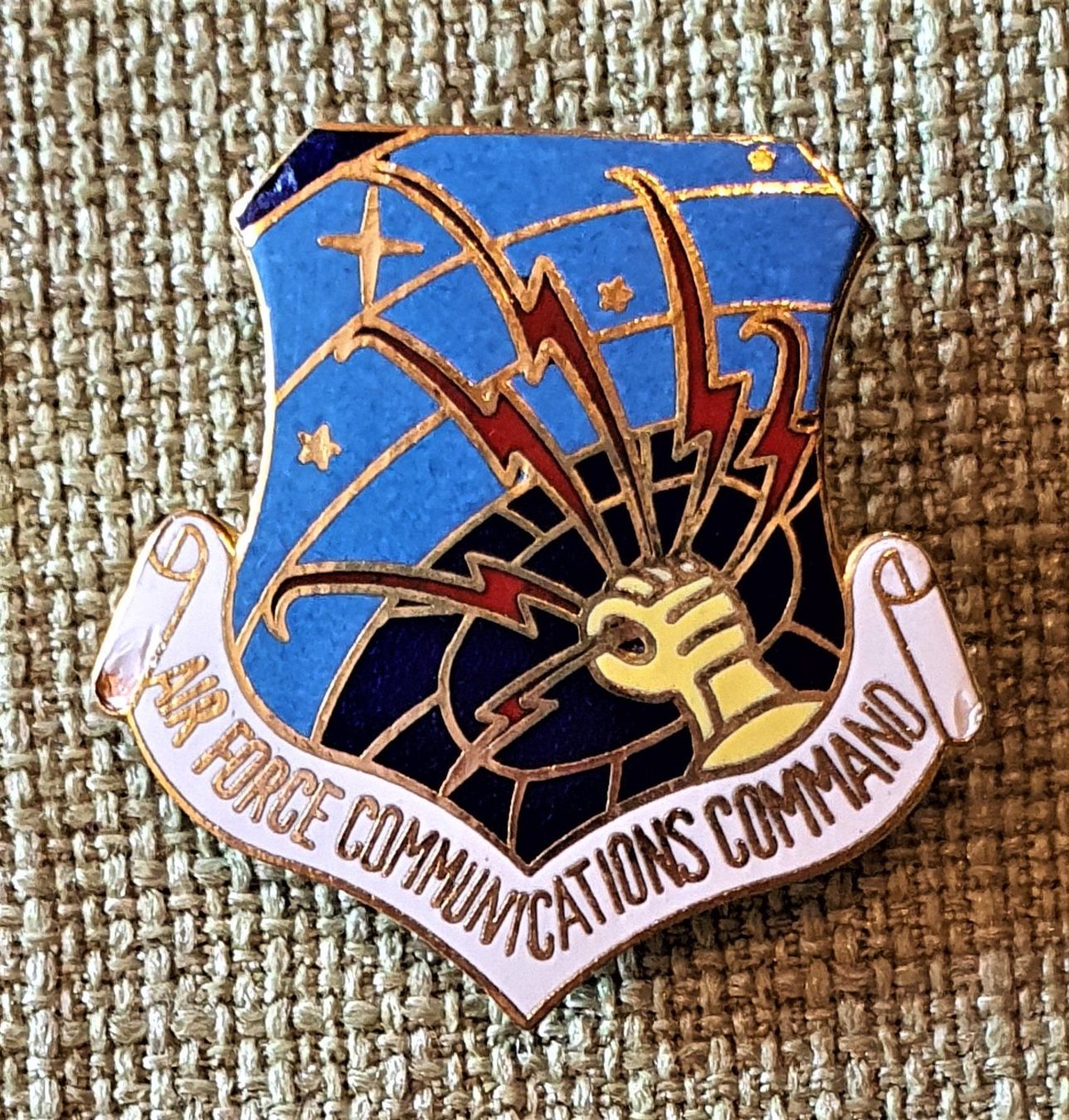 Placchette & Badge: K777 - Pin Air Force Communications Comando Army Militär – Usato da Reinach BL venduto da Boston-Verkauf