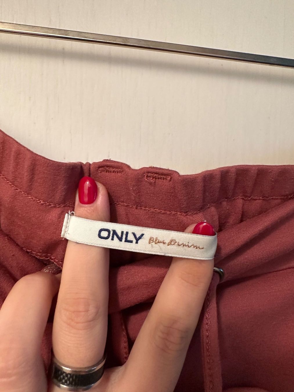 Only Pantaloni: Rote Only Hose (L/32) – Usato da Triesen venduto da Hermine2018 1