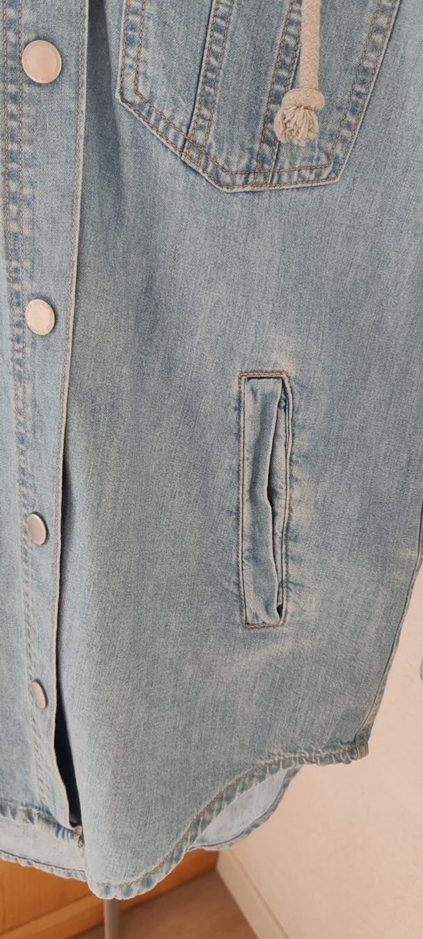 H&M Giacche: Jeansblusen-Jacke mit Kapuze – Usato da Egnach venduto da bgdo26 1