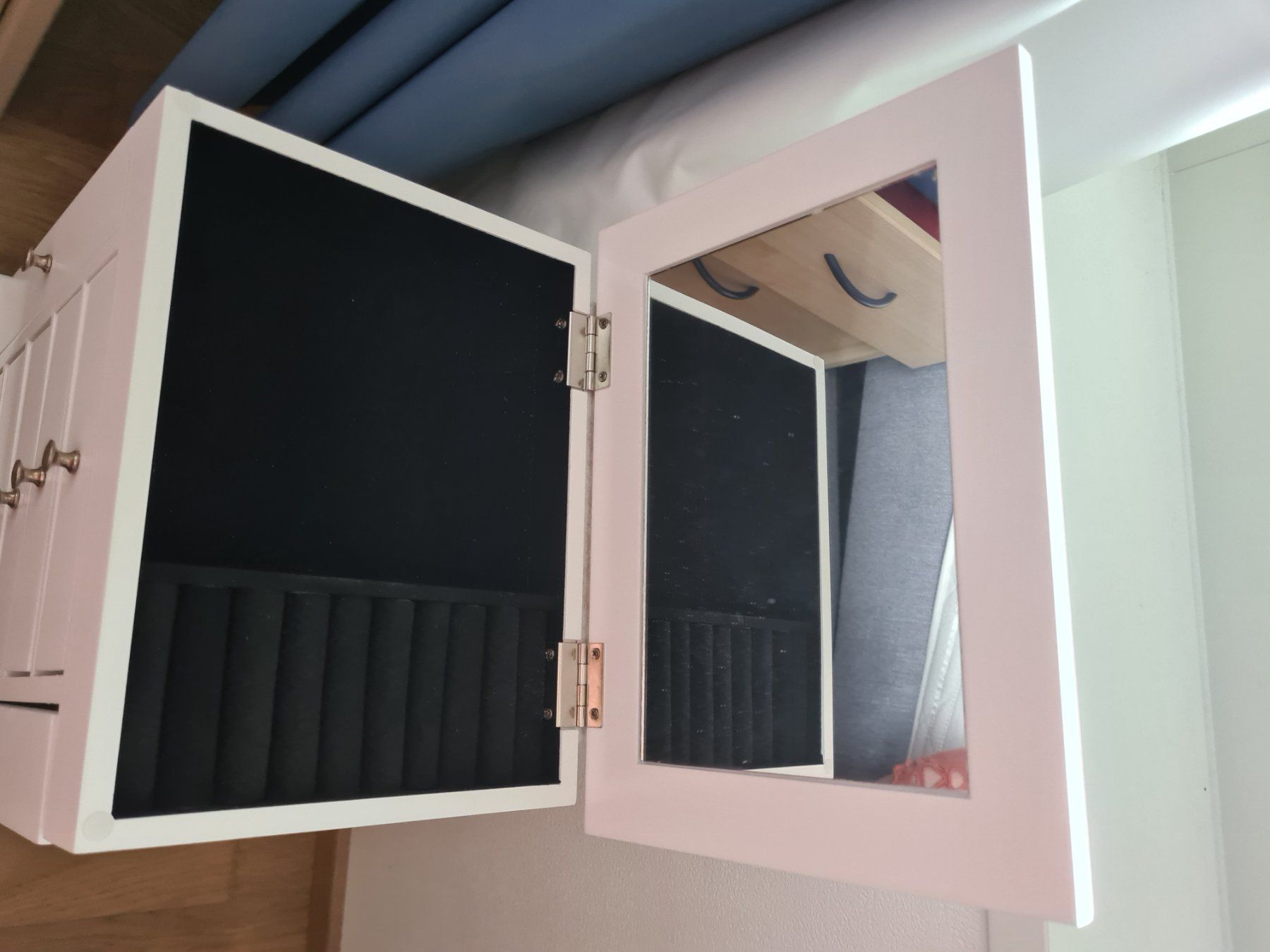 Tavoli da trucco: Schmuckschrank mit Spiegel – Usato da Horw venduto da Mirii91 6