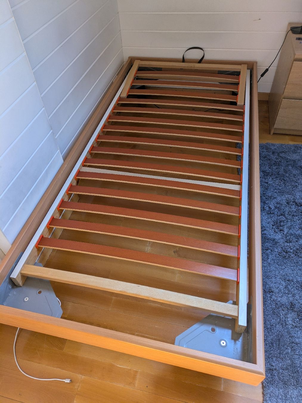Letti: Good Condition Single Bed Frame With Slats - Wooden! – Usato da Penthalaz venduto da mam_6hnz