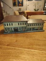 Antikes Eisenbahn Stationsgebäude Blechspielzeug Karl Bub