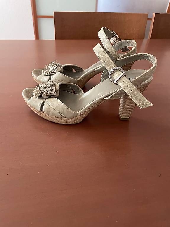 Chaussures femmes: Sandaletten Nero Giardini Grösse 38 – D'occasion à Rossrüti par fil_9v9s 1