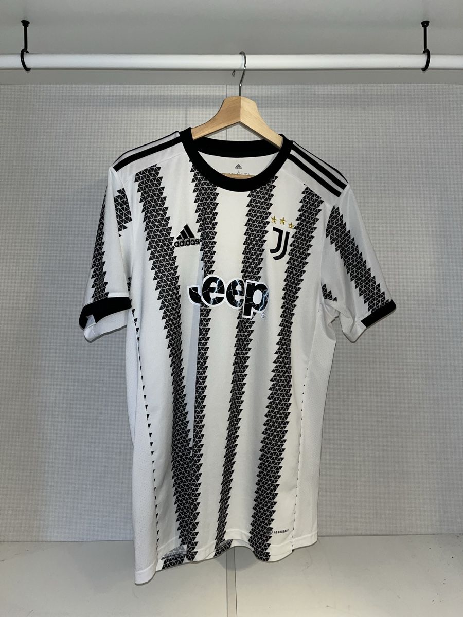 Adidas Leibchen & Hosen: Juventus Turin Trikot, Saison 22/23 – Gebraucht aus Vaduz von yungevian