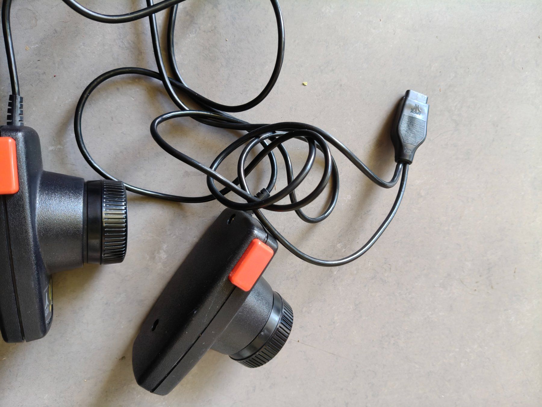 Controller: 2 Atari Paddle Controller für Tennis an 1 stecker – Usato da Zürich venduto da s6000 2