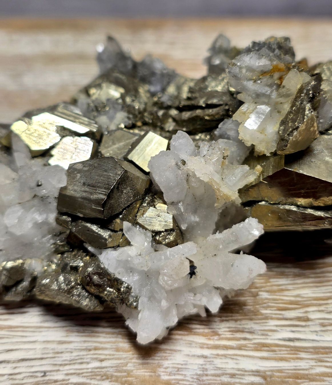 Minerali & Pietre curative: Quarz auf Pyrit Stufe 263g – Nuovo e nell'imballaggio originale da Matzingen venduto da Shay_Crystalz 1
