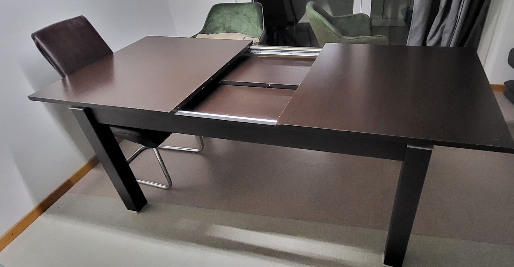 Extendable Dining Table, without seats, Dark Wood Finish (Gebraucht) in ...