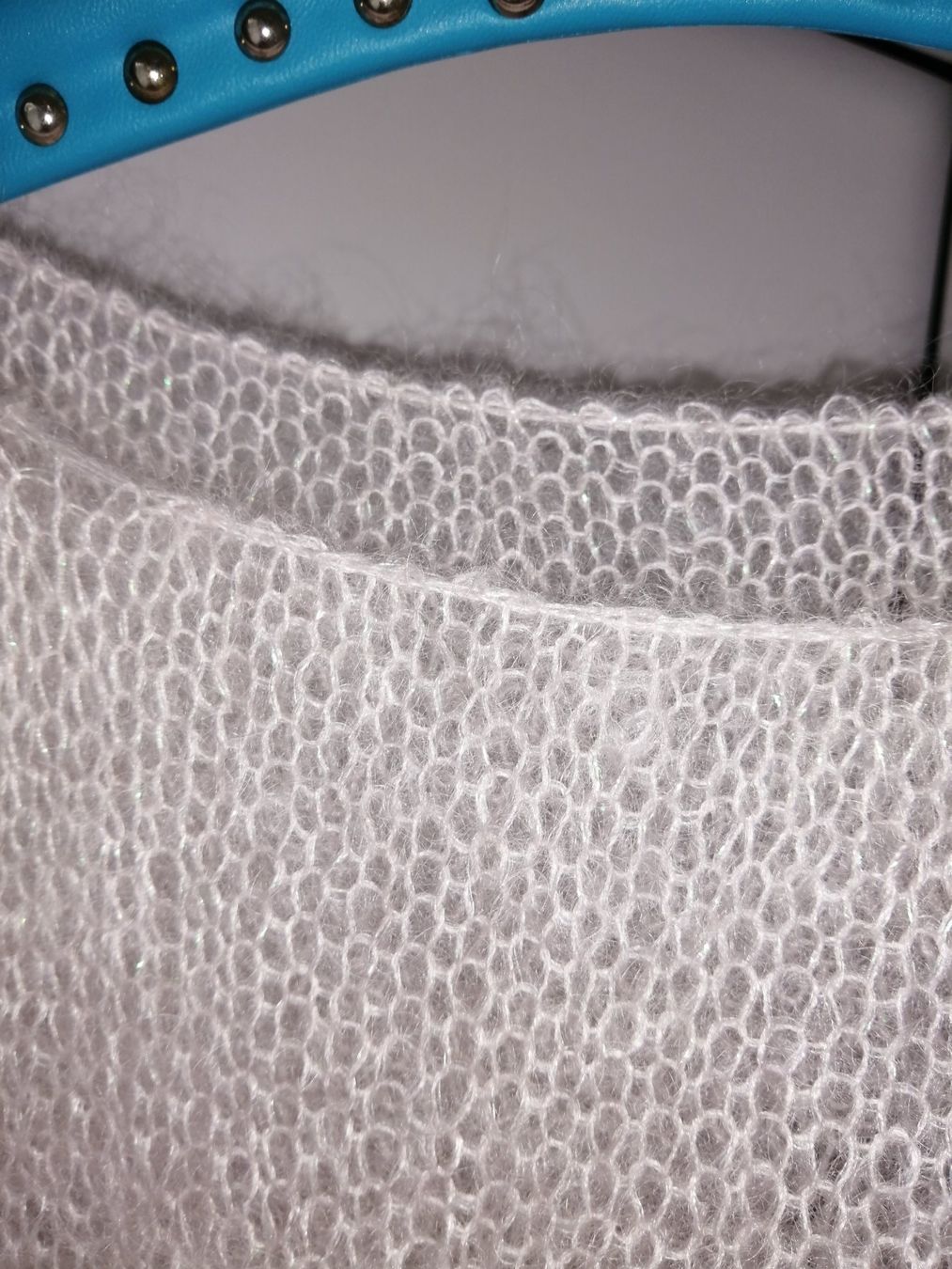 Maglioni & Felpe: Leichter Pullover aus Kid-Mohair Handgestrickt . Neu. – Nuovo e nell'imballaggio originale da Buchrain venduto da nat_pl5p 2