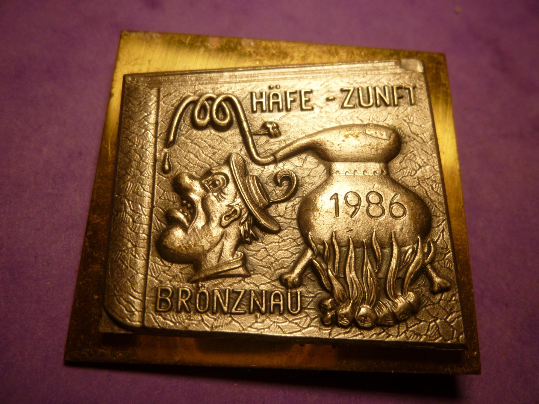 Placchette & Badge: BRÖNZNAU 1986 GOLD – Usato da Ried (Muotathal) venduto da Mandarin02