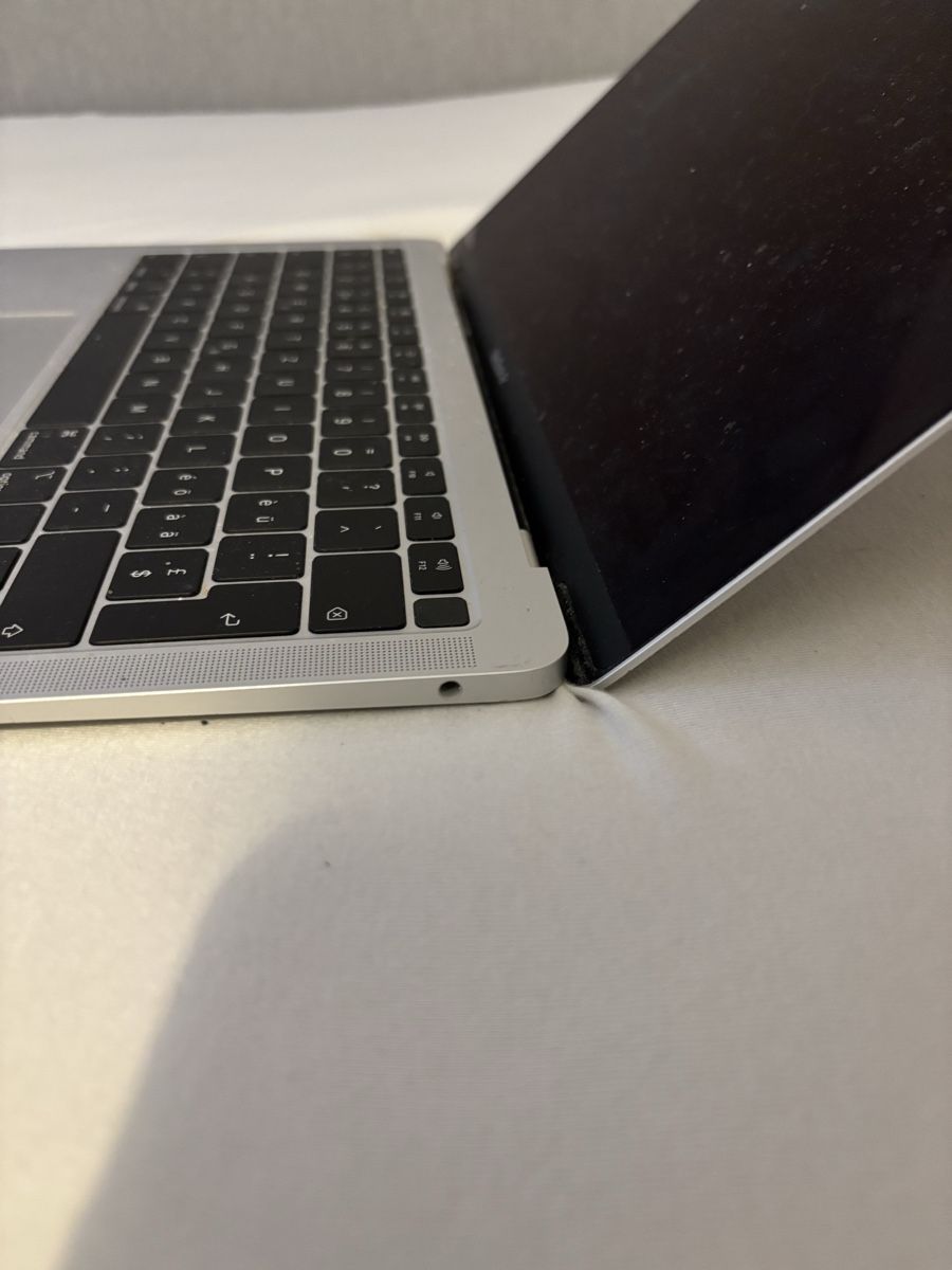 Apple Notebook:     MacBook Air 2020 Intel (A2179) – Usato da Chur venduto da zue_m8ck 2