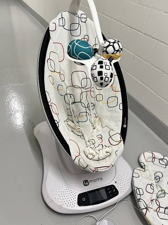 Bascules & balançoires: 4moms MamaRoo 4 – D'occasion à Bülach par nick046 3