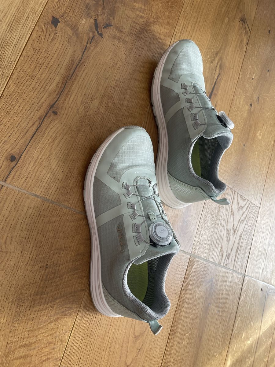 Scarpe per ragazze: Wasserdichter Sneaker von Vado – Usato da Gerlikon venduto da Ensanada 2