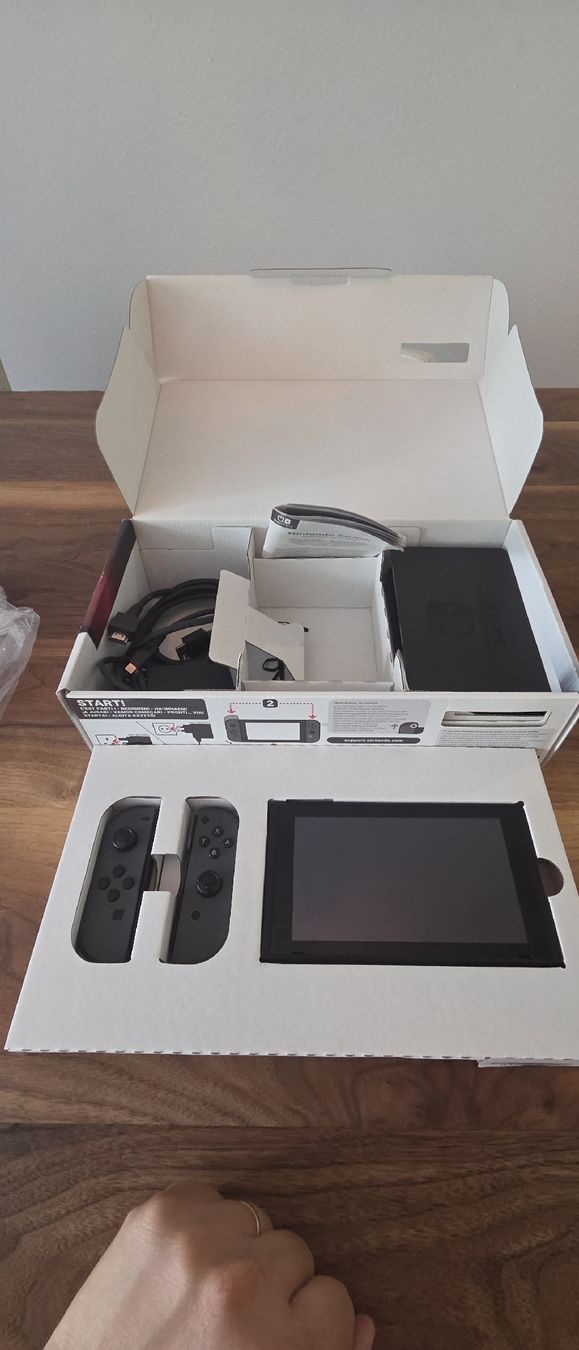 Nintendo Console: Nintendo Switch grau Konsole neuwertig – Usato da Merlischachen venduto da LawbringerS13 2
