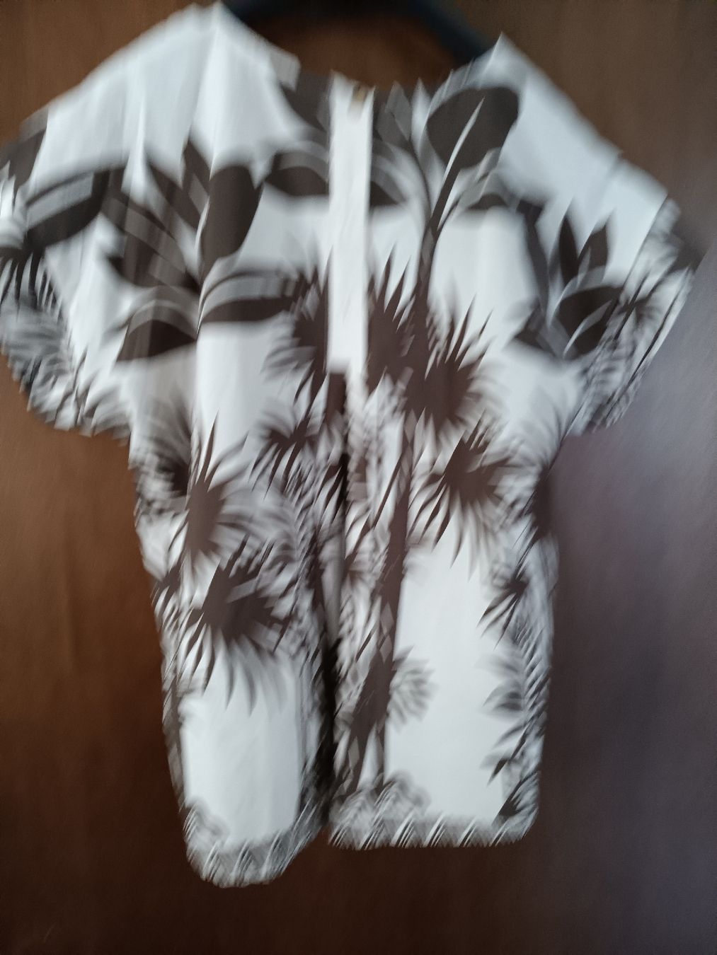 Blusen: wunderschöne  Damen Bluse mit Palmen Muster, 42 neu – Neu und originalverpackt aus Stansstad von leoni66 1